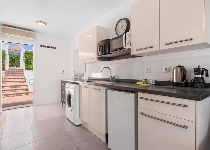 Pool & Views * 马拉加